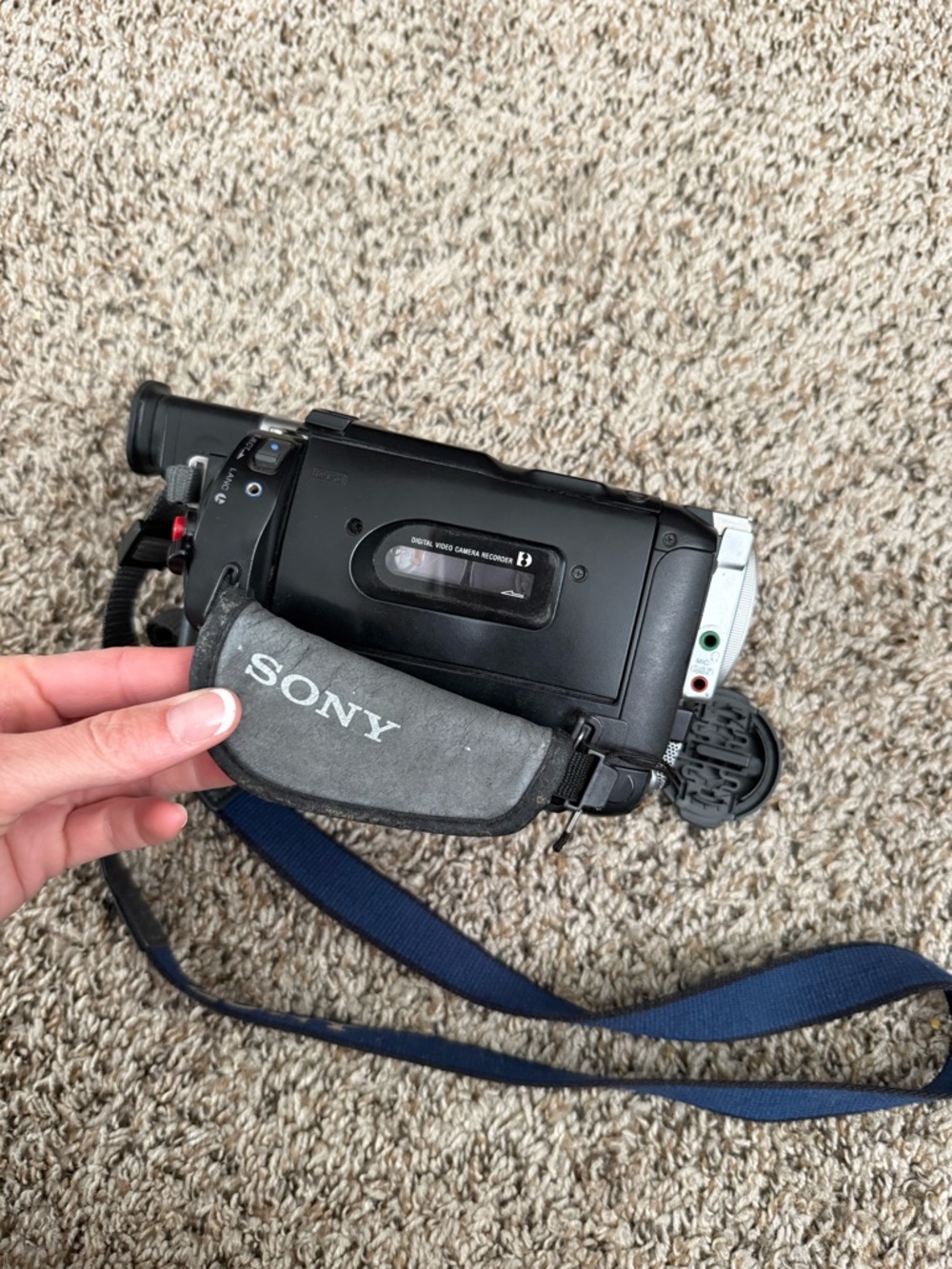 Sony Silver and Black Digital Handycam Video Camera - Picture 4 of 6